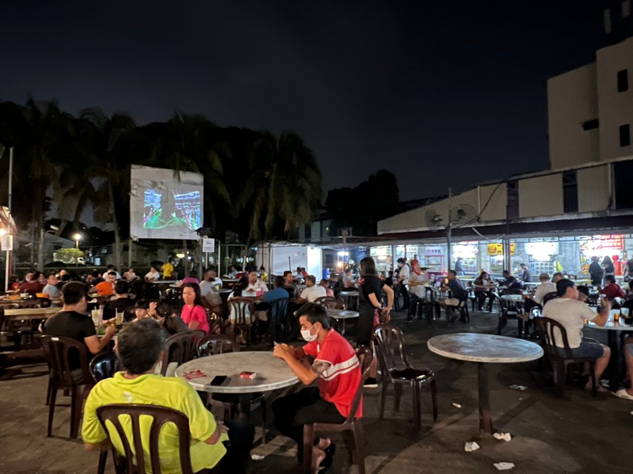 封面-大都会/世界杯足球赛开踢带旺夜间食肆生意／9图