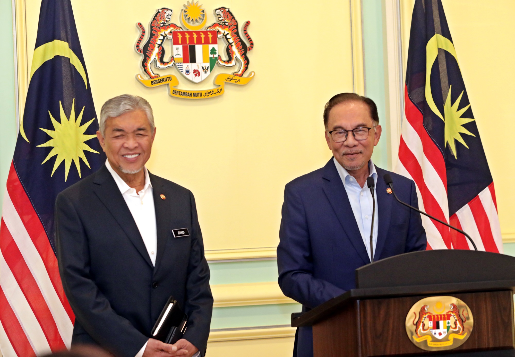 封面主文∕安华内阁会议后记者会