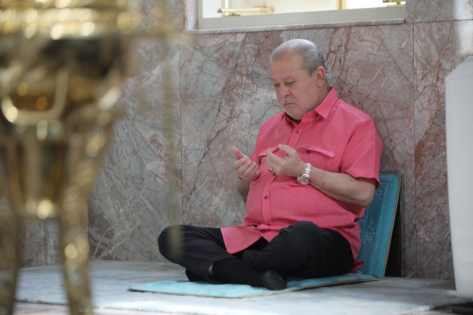 柔佛三王子逝世7周年,柔佛苏丹前往陵墓悼念