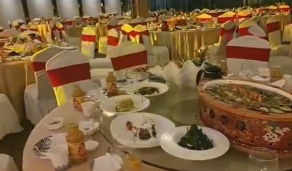 席开数十桌最惨婚宴“1人1桌坐不满” 宾客超无奈:硬着头皮到场