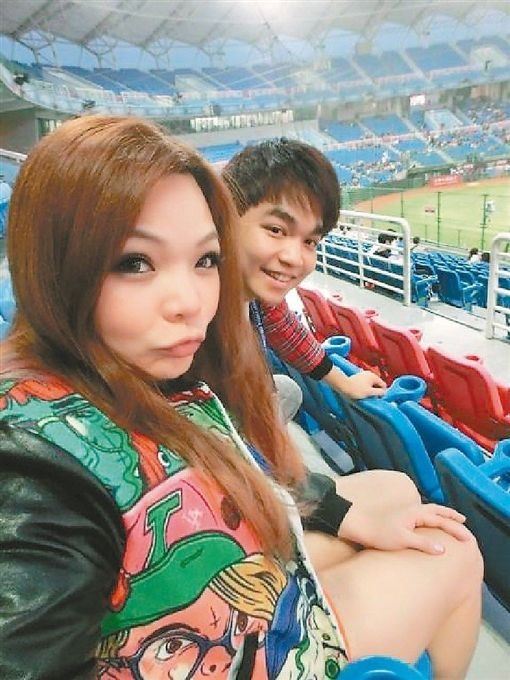 张峰奇被骂“施暴小甜甜超烂” 李亮瑾护夫怒杠酸民