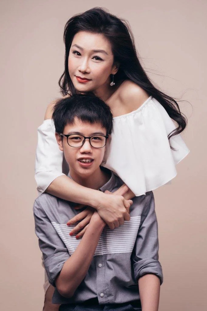 张慧仪预告回马过年 曝养子每日在家唱《大团圆》