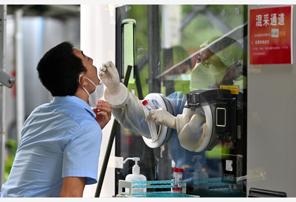 张文宏：未来控制冠病流行不在于核酸清零　重在降低致病率