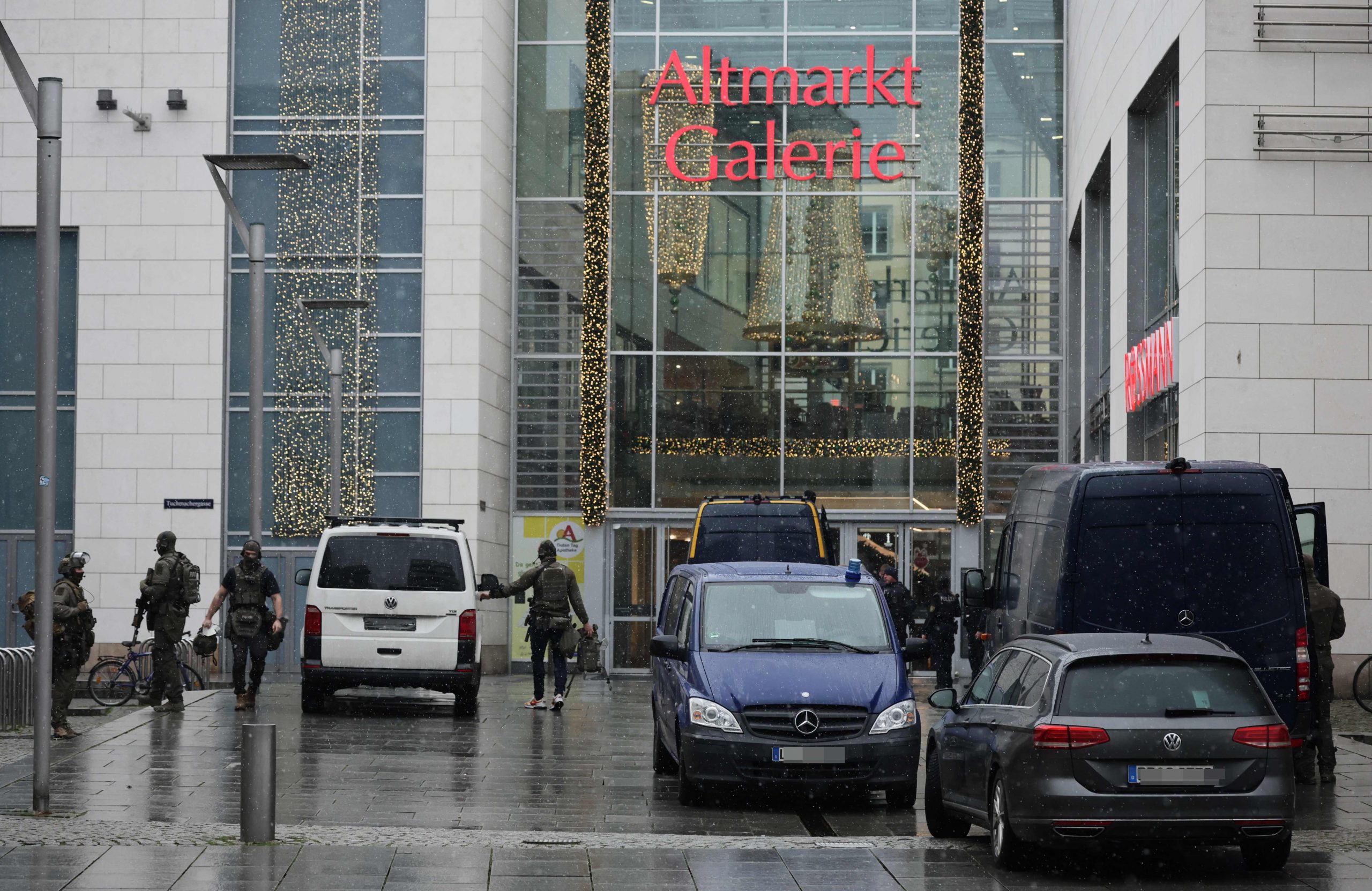 德国购物中心发生人质挟持事件　疑犯伤重死亡