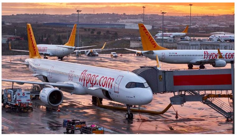 怀孕女乘客「羊水破了」!班机紧急迫降西班牙 28人趁乱脱逃