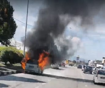 怡保与西海岸大道 2车遭烧毁