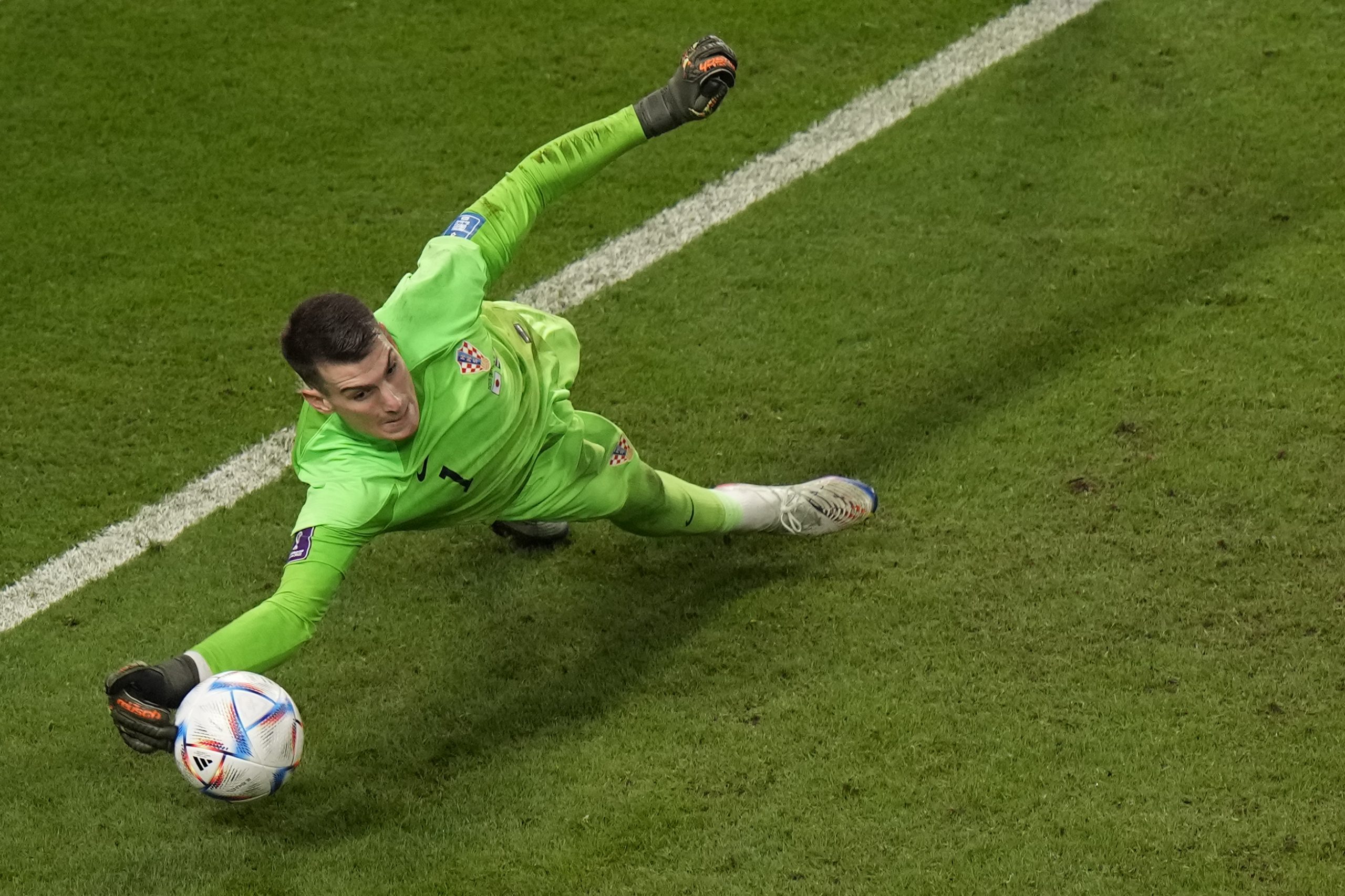 成功接过苏巴西奇传承 利瓦科维奇3扑点封神