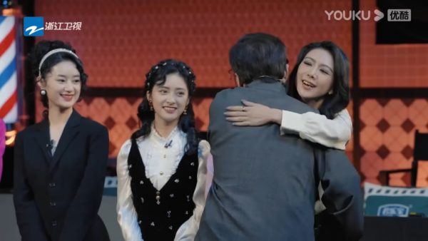 成龙拥抱房祖名旧爱薛凯琪  尴尬扯不太熟