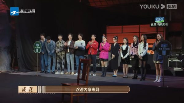 成龙拥抱房祖名旧爱薛凯琪  尴尬扯不太熟