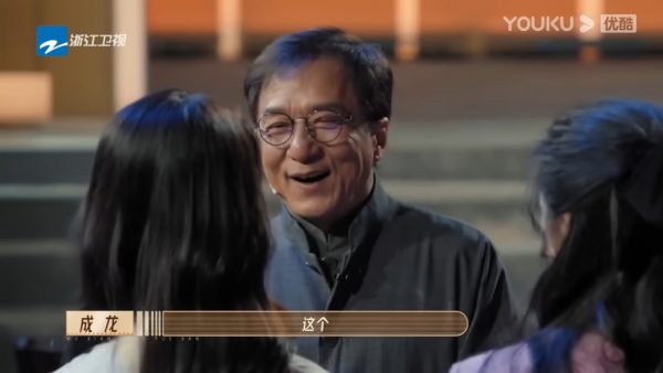 成龙拥抱房祖名旧爱薛凯琪  尴尬扯不太熟