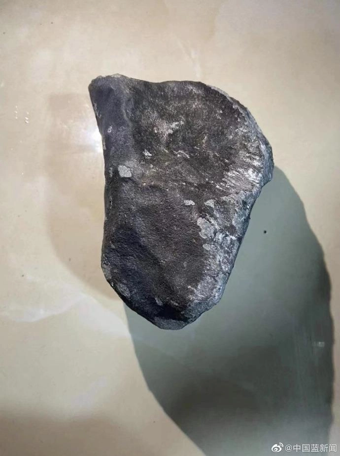 拚盘／浙江陨石有46亿年历史比地球老 有人开价192万要买