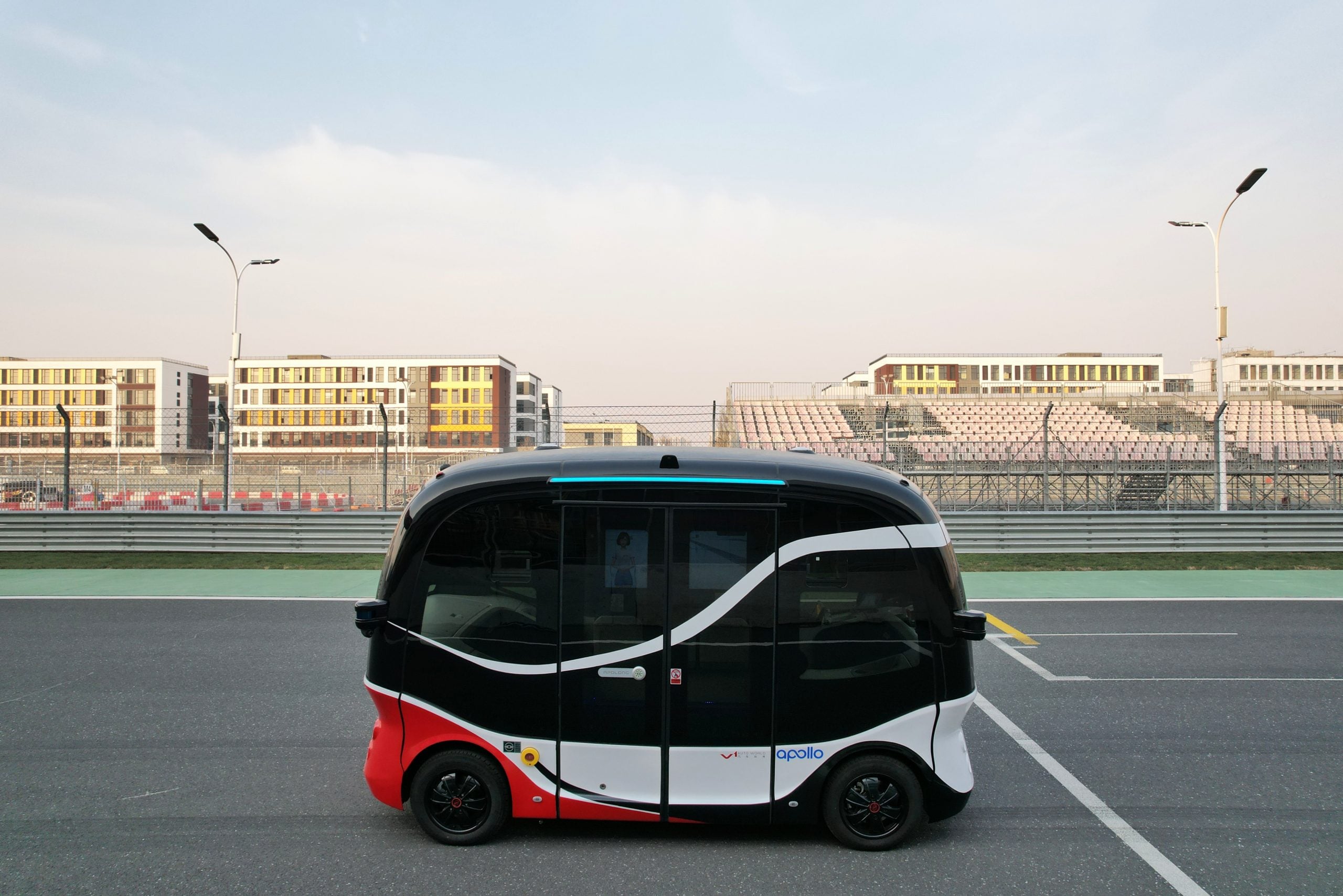 拼盘／天津“侨梦苑”V1汽车世界无人驾驶智能网联车试运行