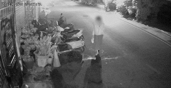 换文加图/疑男友劈腿10度泼漆砸车 恐怖前女友判监5年6月