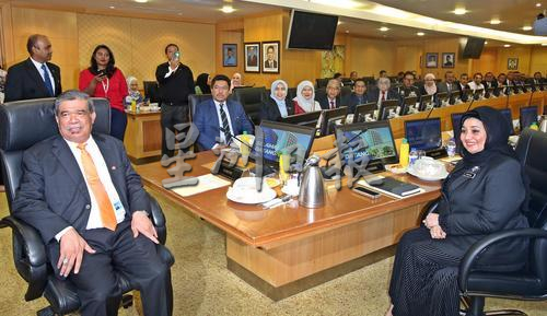 掌管农业粮食部首日 末沙布:“鸡蛋问题优先处理”