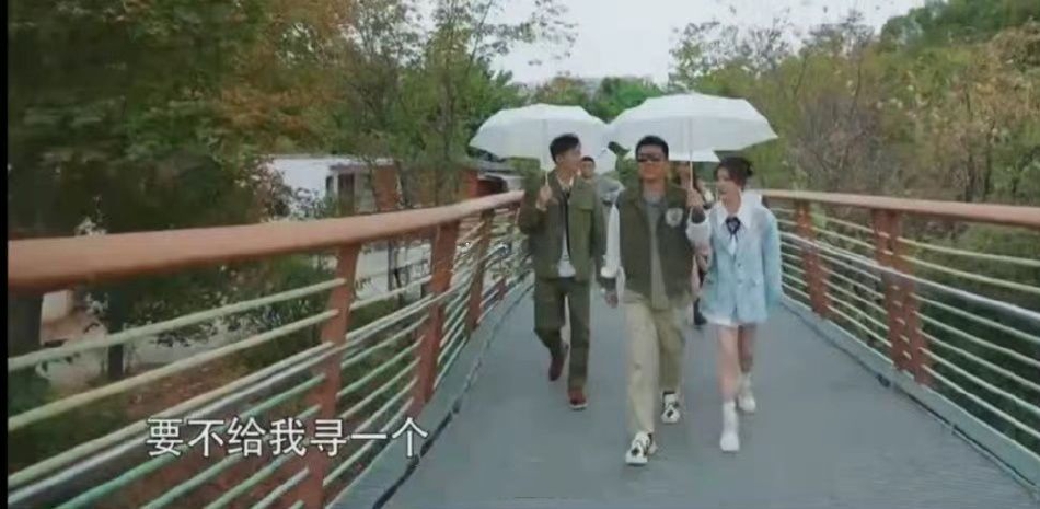 掰了张凌赫？ 白鹿否认恋爱称单身