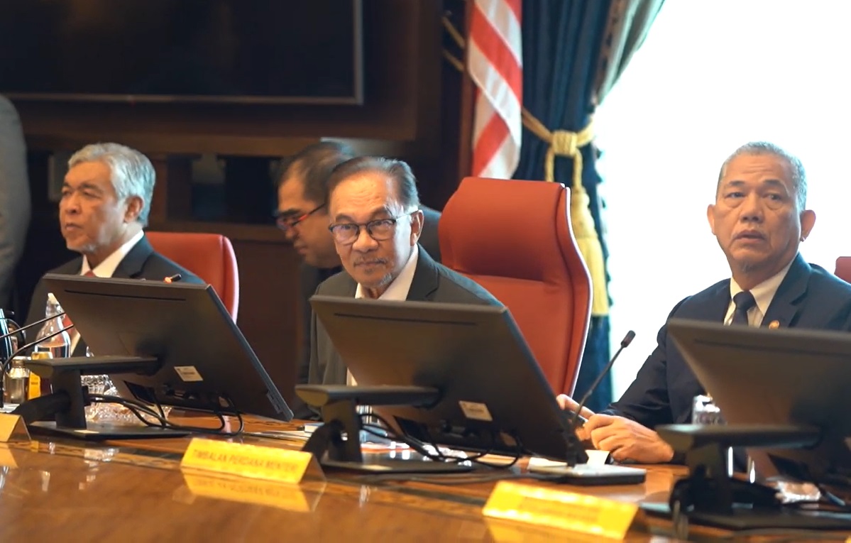 新内阁首次开会!安华3pm汇报新政府方针