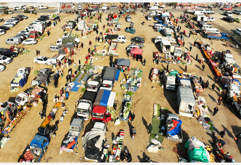 新图)山东青岛:年货大集迎新年