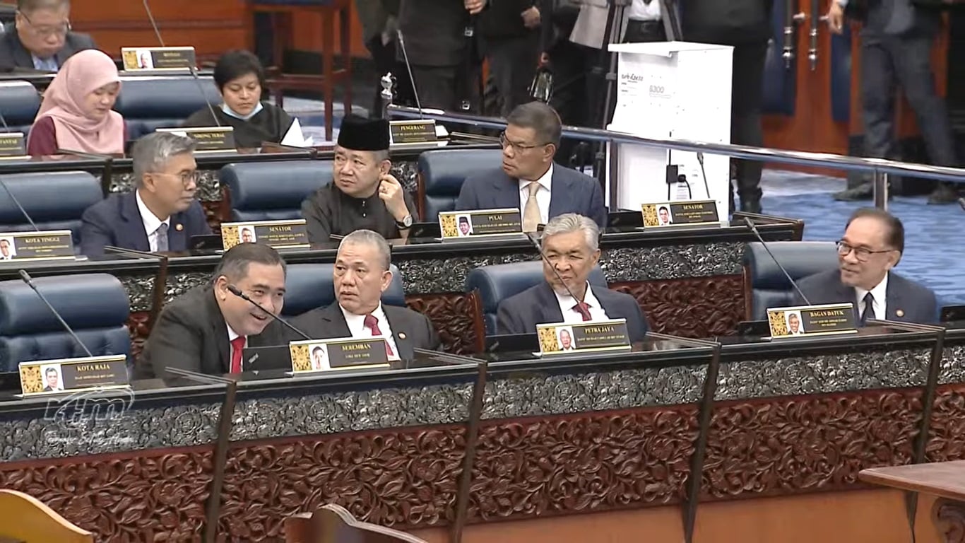 新政府、新座位!这些大咖坐第一排