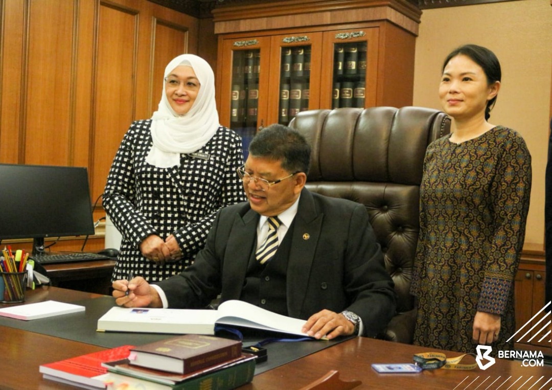 新议长及副议长·正式打卡上班!