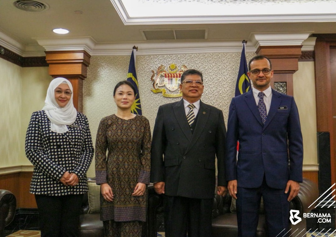 新议长及副议长·正式打卡上班!