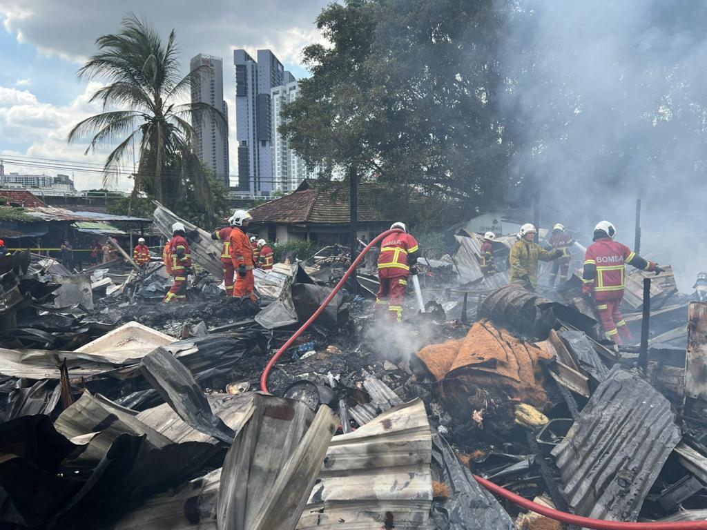 旧巴生路木屋区正午大火 无人伤亡