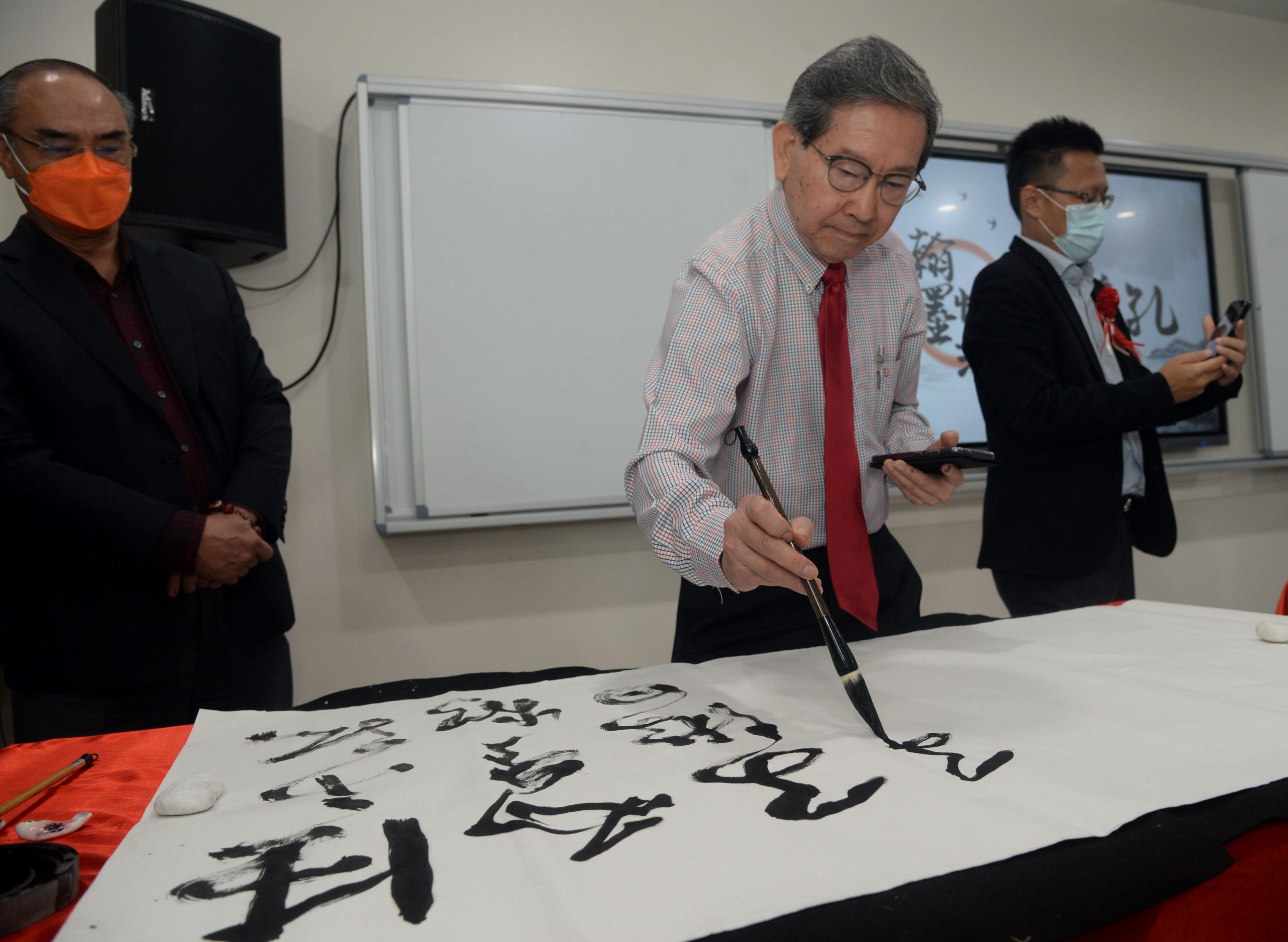 早报头/大都会-“翰墨情浓献尊孔”名家书画义展开幕