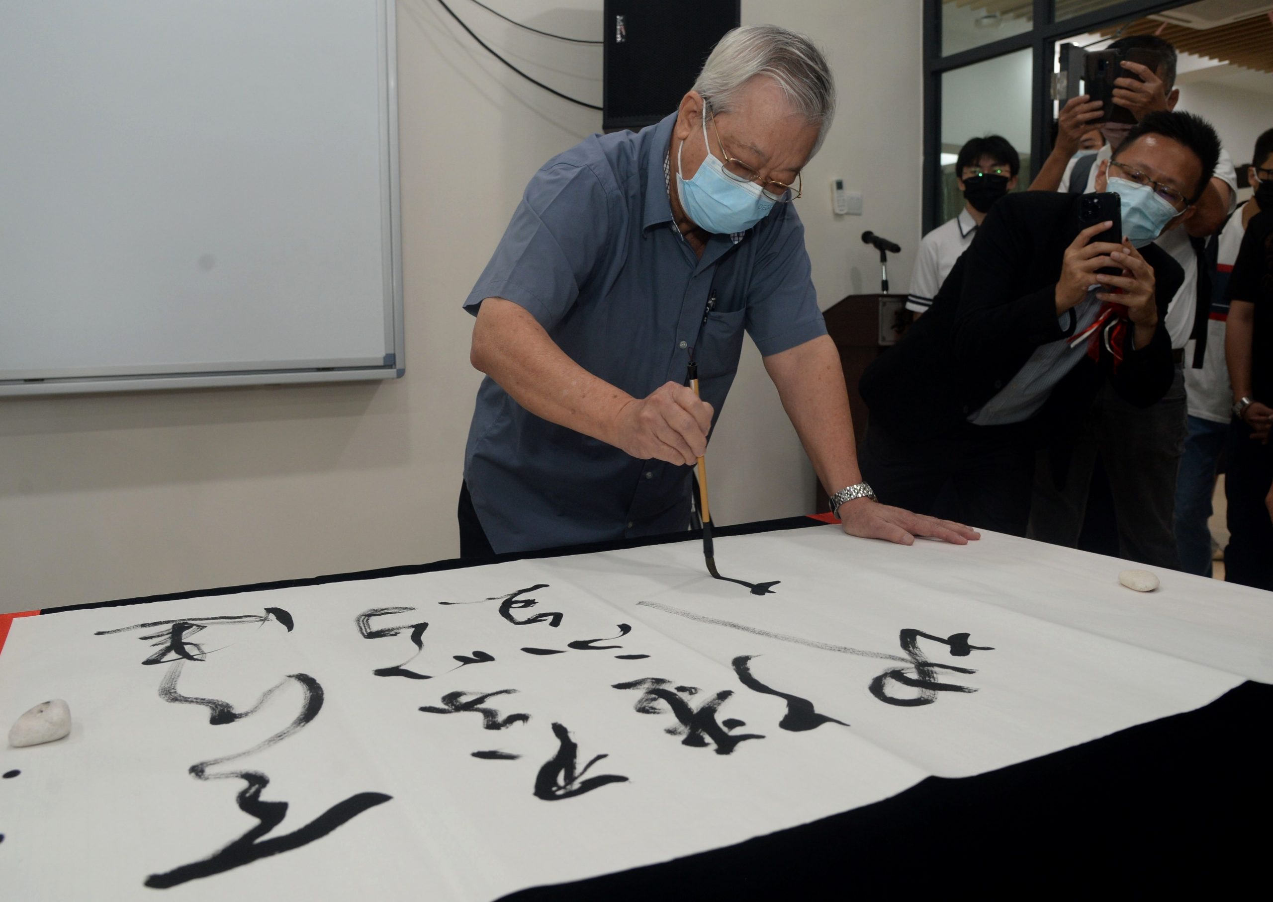 早报头/大都会-“翰墨情浓献尊孔”名家书画义展开幕