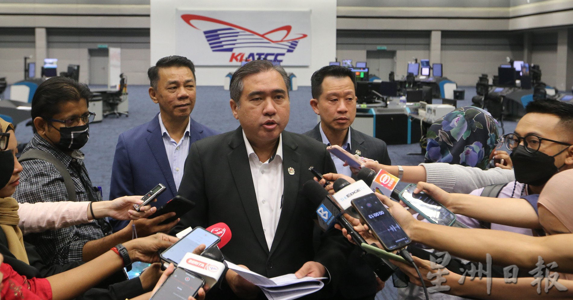 明年缩短飞机排队时间更快降落·交长:每年省5亿燃油费