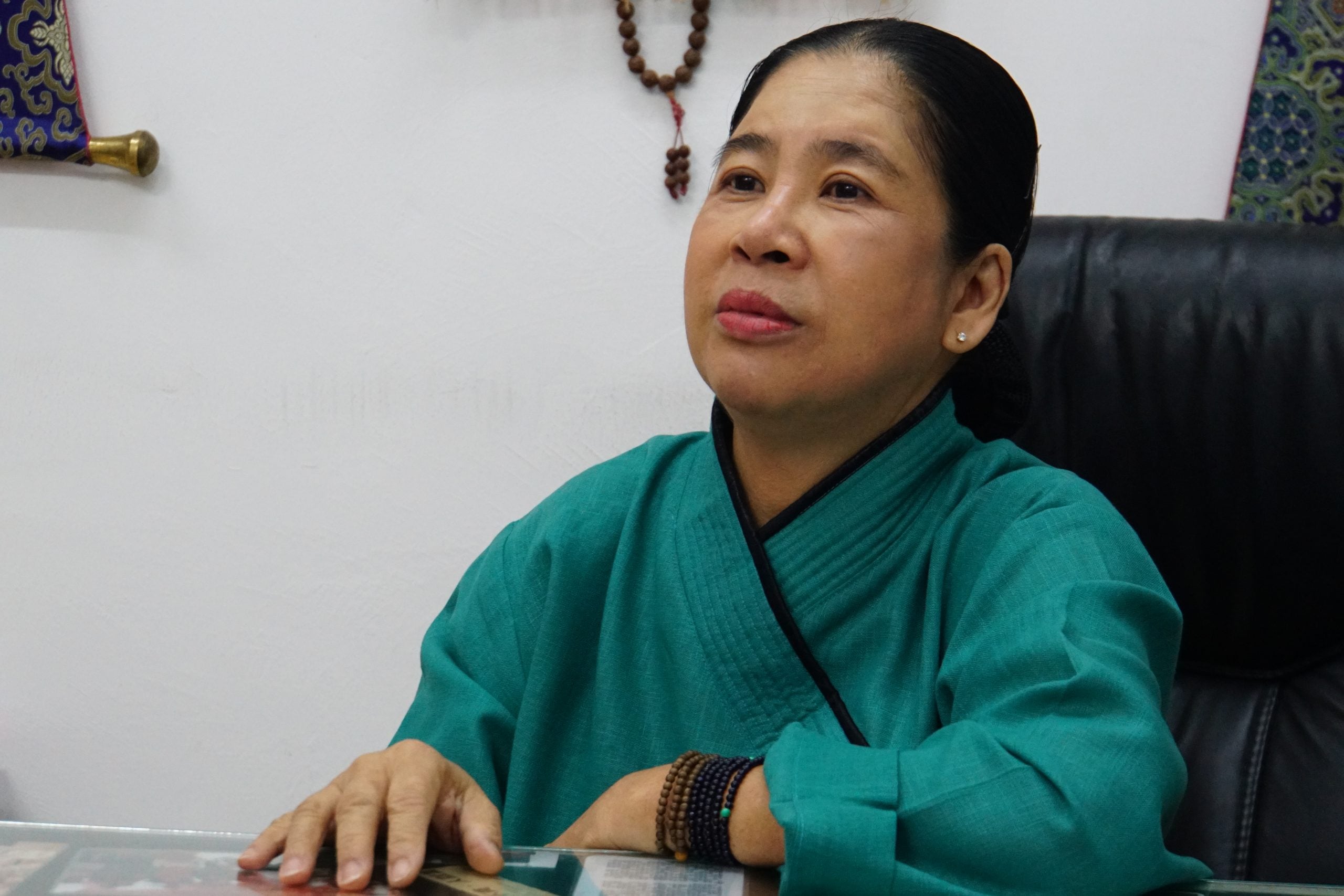 暖势力:为满老师遗愿,院长物色接班人,有配图