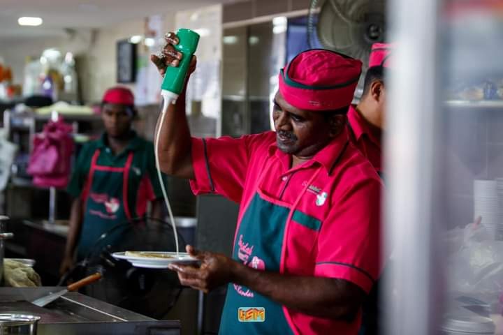 曾一天制作800片  理大印度煎饼师傅回乡 师生纷不舍