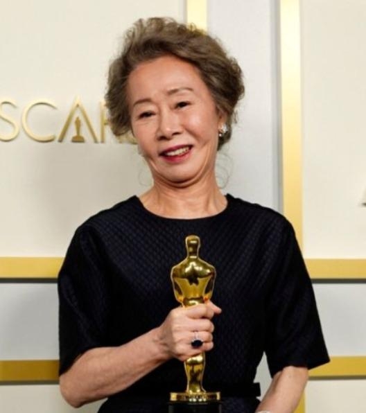 曾曝公司不给置装费  尹汝贞与HOOK娱乐解约