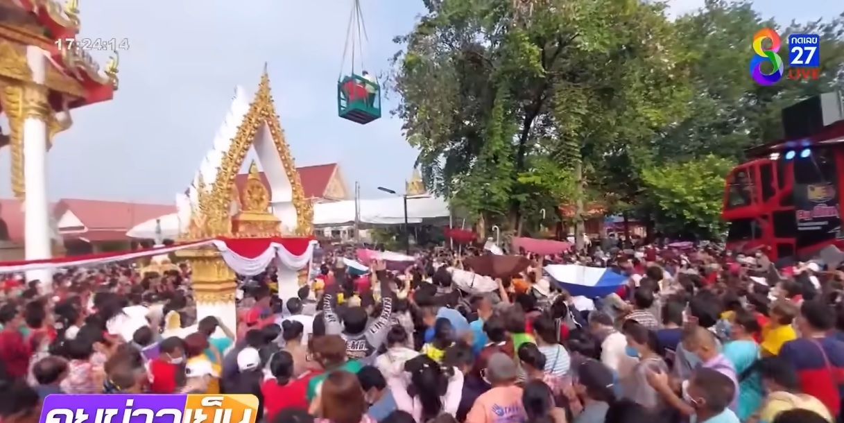 有片／女子中大奖近700万 儿子出家仪式上大洒钱