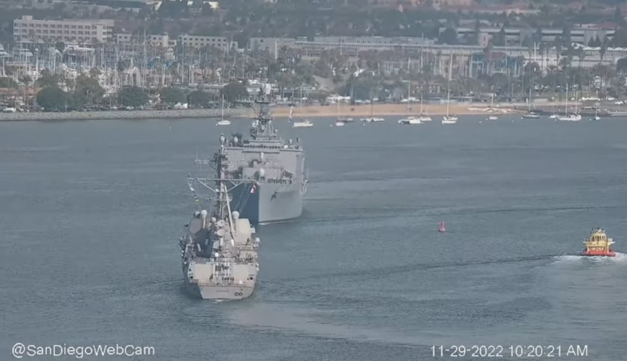 有片/相距不到32公尺 美2军舰险对撞