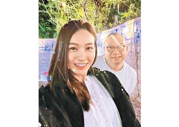 李佳芯和张国强澎湃耍浪漫 《有种好男人》影射虫草大王？	