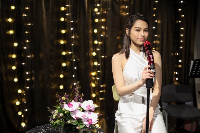 李幸倪过档英皇 打造神曲响头炮