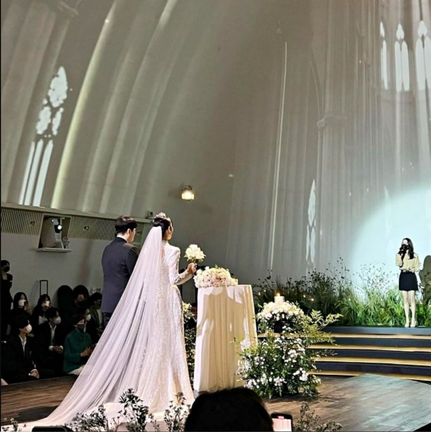 李锺硕IU热恋4个月  圣诞同游日本全被拍