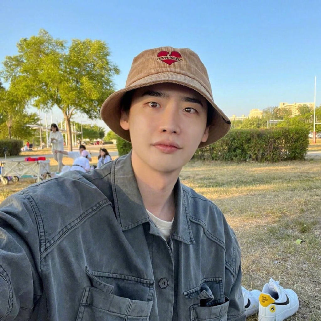 李锺硕IU热恋4个月  圣诞同游日本全被拍