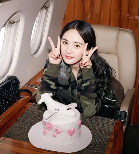 杨幂创立公司被爆欠债逾6千万 遭债主点名:离开也要负责