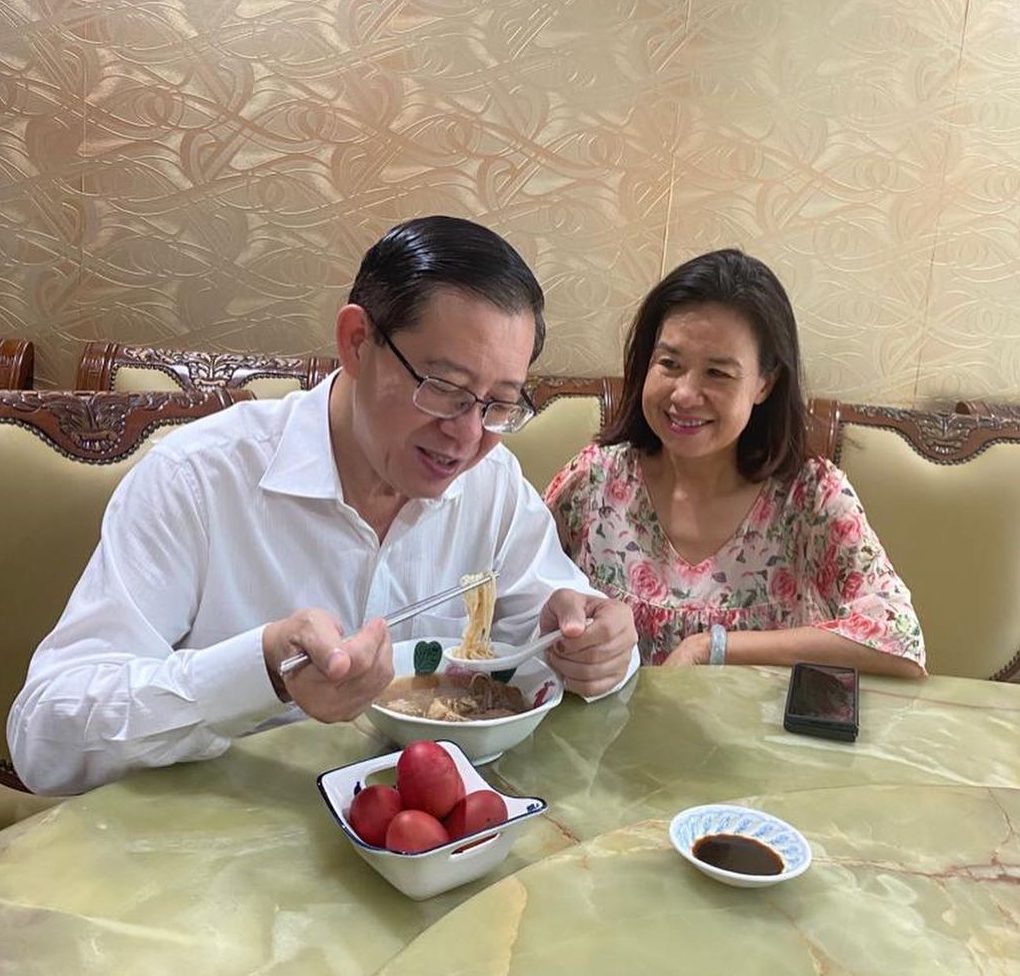 林冠英62岁生日 太太空中告白“今天明天，永远爱你” 