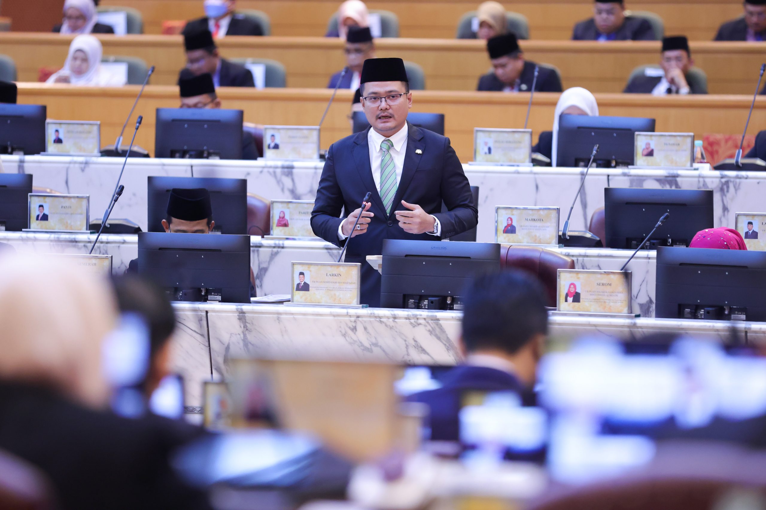 柔:【州议会】:海利:遵守职场安全减少事故 雇主须为外劳提供安全宿舍