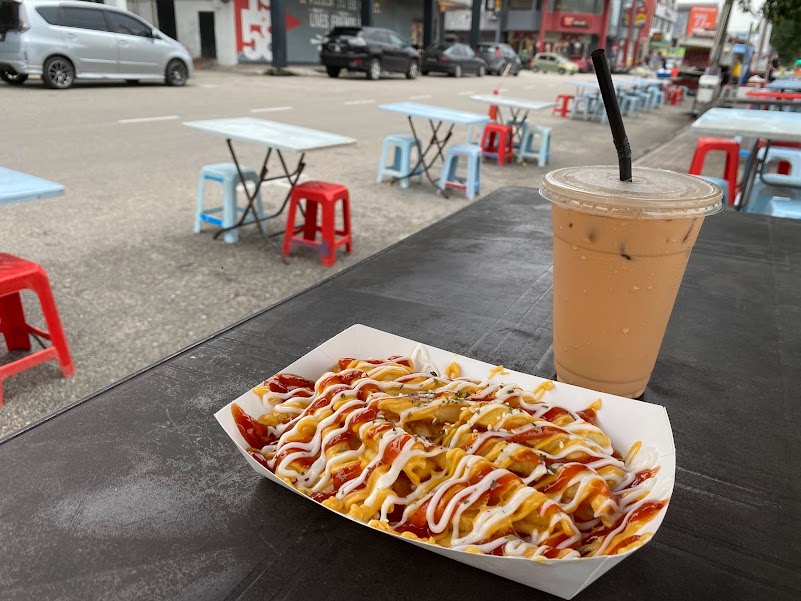柔:【食客指路】(12月20日刊):“黑噜噜”墨汁炸鸡排,外皮酥脆内嫩多汁,好好吃
