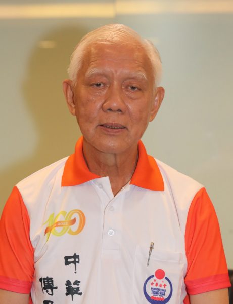 柔:新闻:新山中华公会理事会复选 何朝东蝉联会长