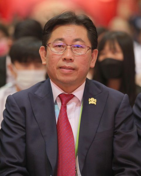柔:新闻:新山中华公会理事会复选 何朝东蝉联会长