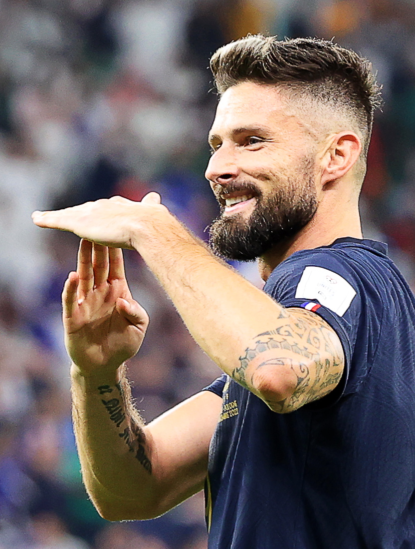 比出T手势向亨利致敬  吉鲁52球膺法国射脚王