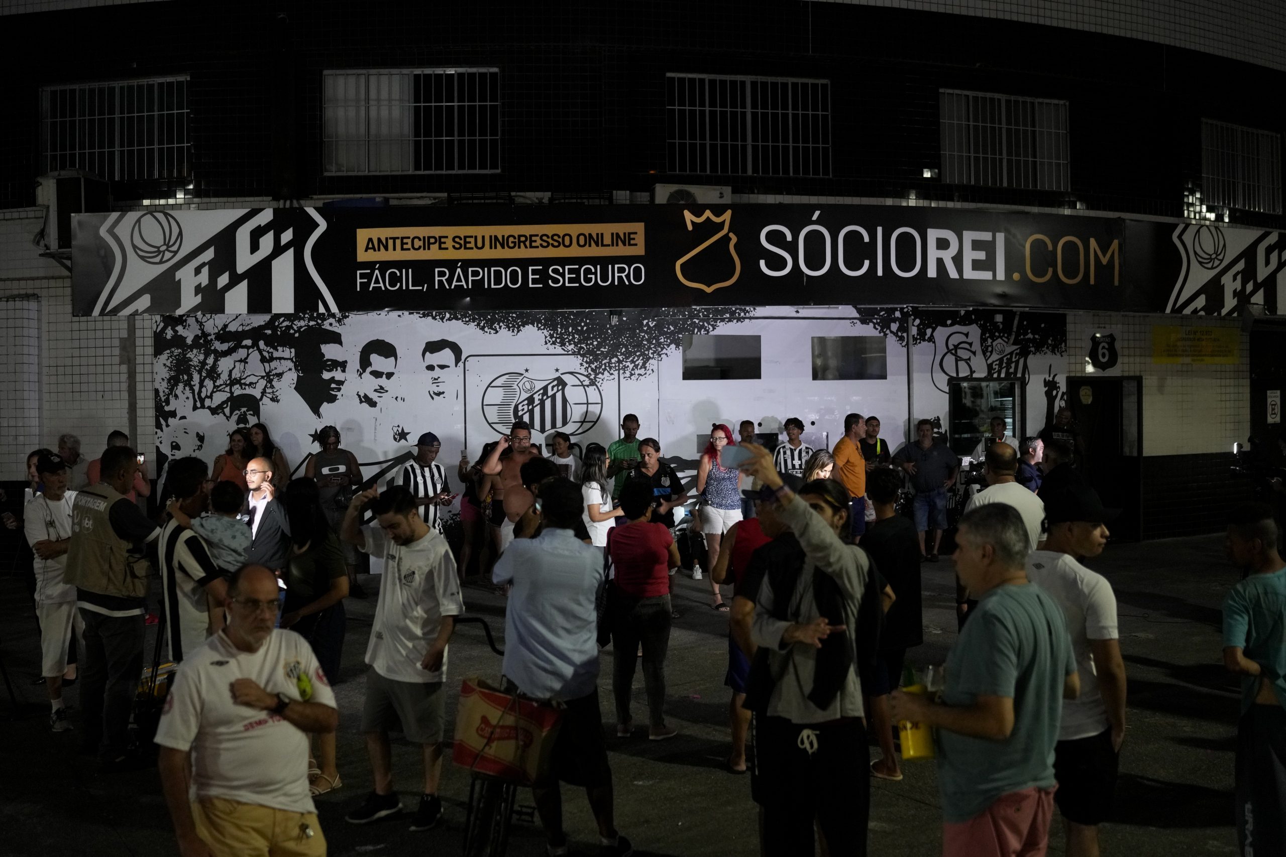 比利葬礼定于下周举行 巴西全国哀悼3天