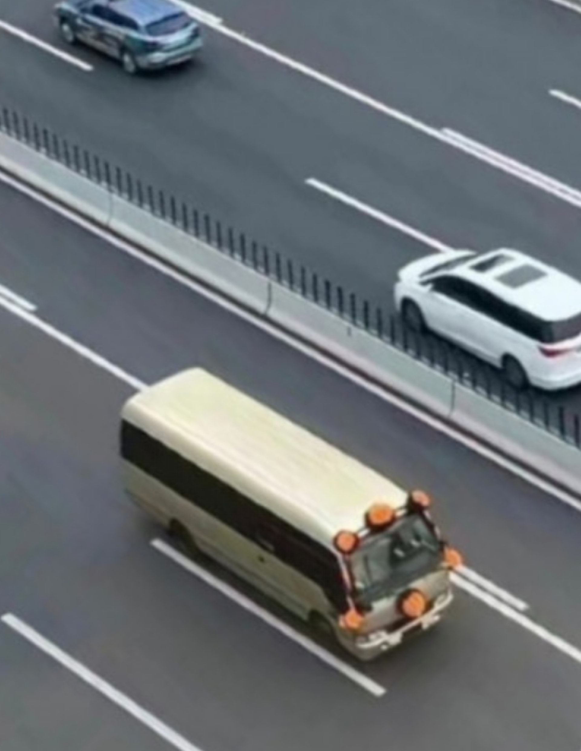 江泽民灵柩传移往上海展览中心 民众夹道送别