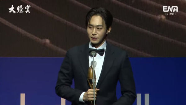 汤唯大钟奖爆冷落败 朴海日再夺影帝