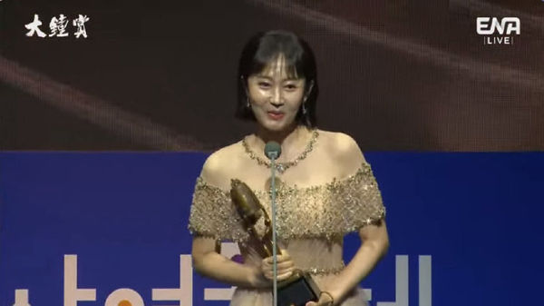 汤唯大钟奖爆冷落败 朴海日再夺影帝