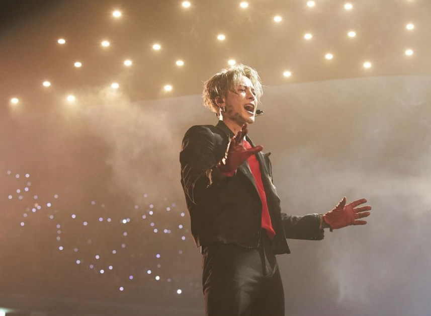 没裸没抱禁摸仅牵手  王嘉尔大马开唱当乖宝