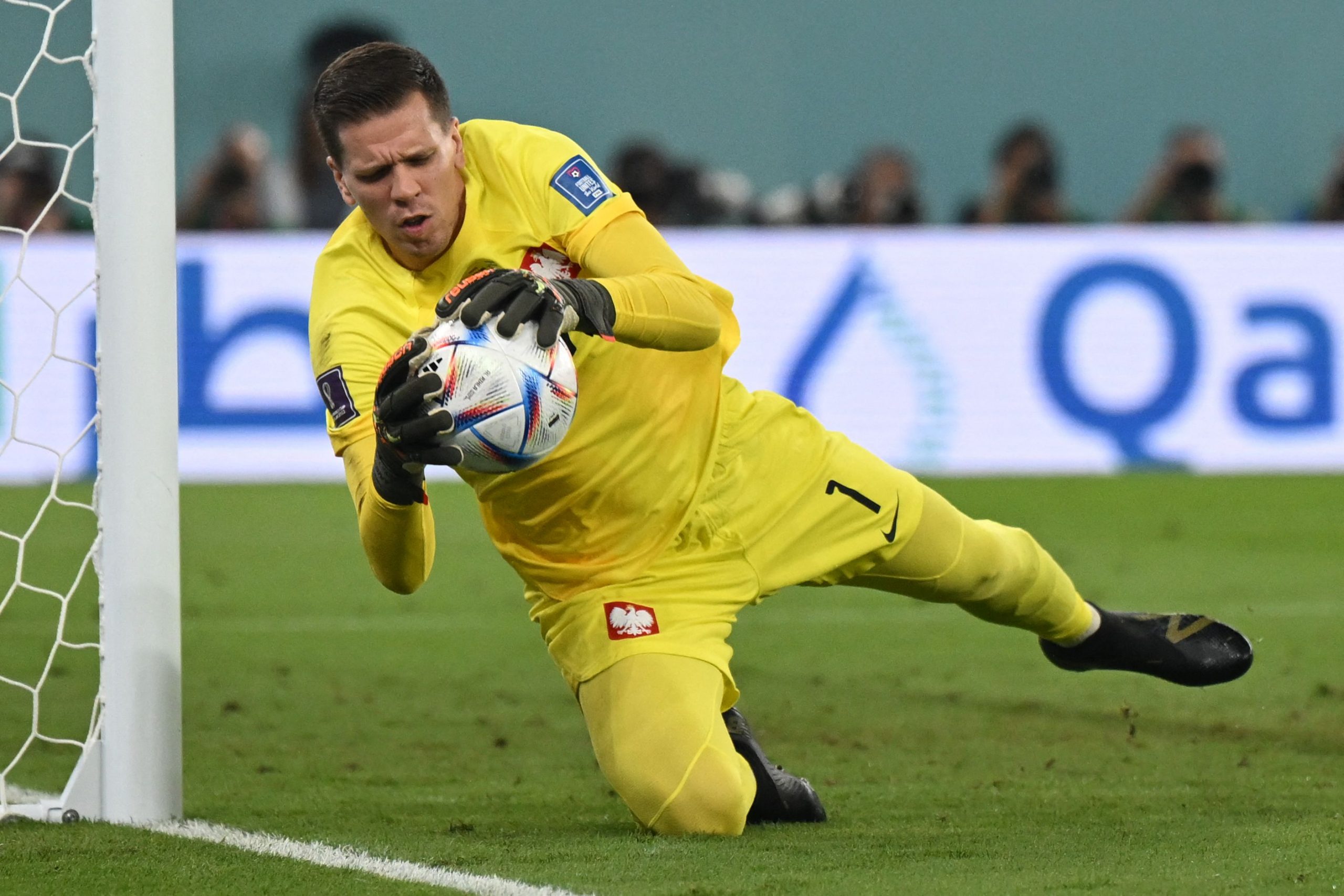 波兰进攻逊色  法国盼逢16强必胜 